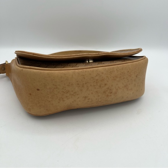 Celine Triomphe
Vintage Monogram Crossbody Bag - Picture 4 of 10